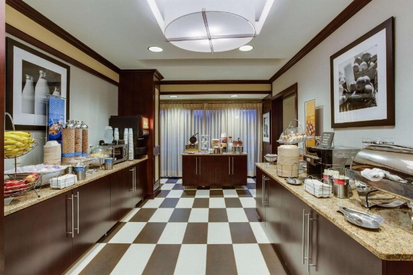 Hampton Inn By Hilton Bennington image 10